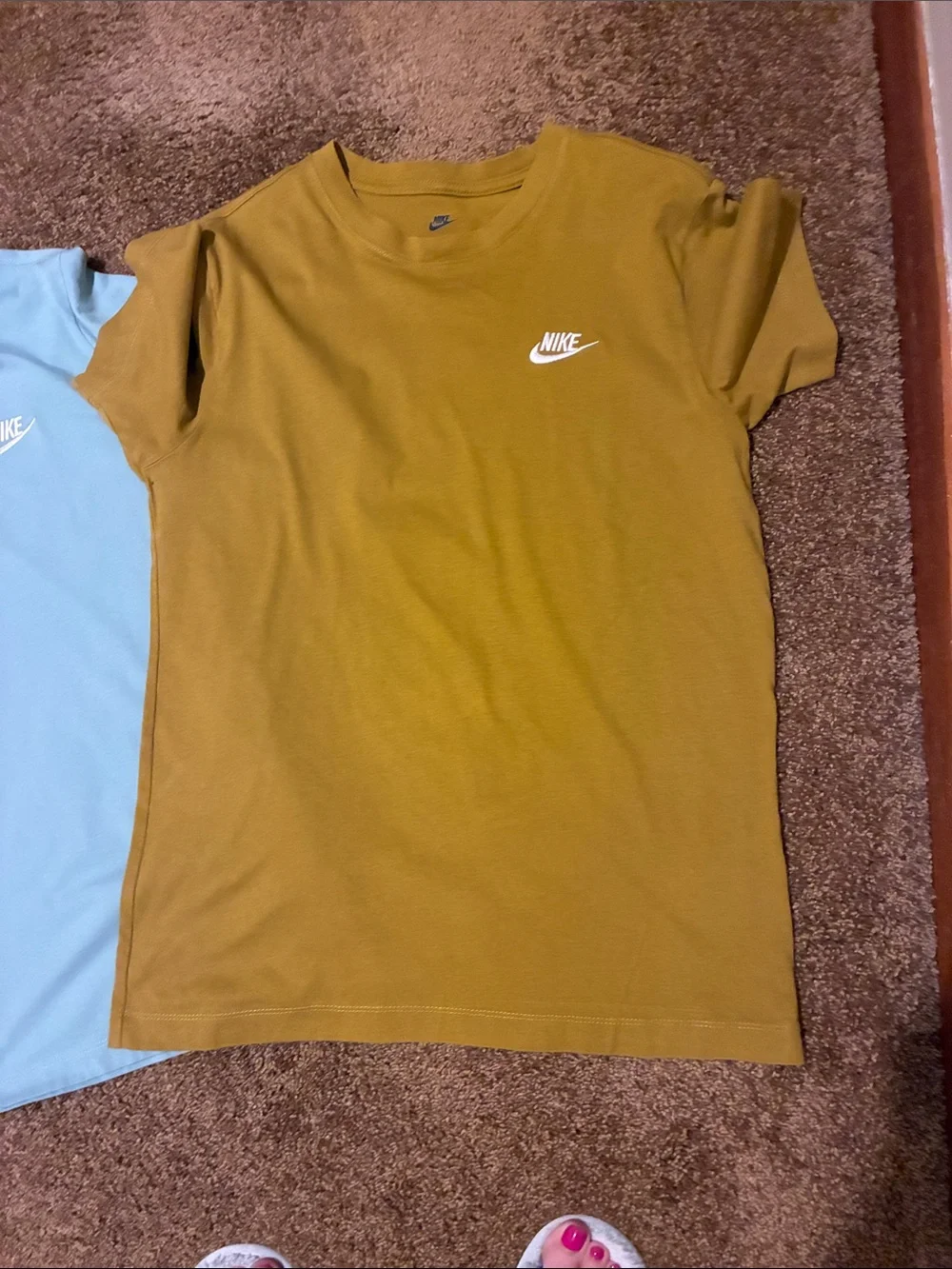 NIKE. Men’s Short-Sleeve Crew Tees - Light Green  & Light Brown. Size S. EUC